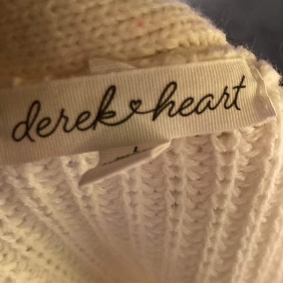 Derek Heart, Size L, Junior, size 14, cable knit sweater with Wood buttons. NWT - Picture 8 of 10